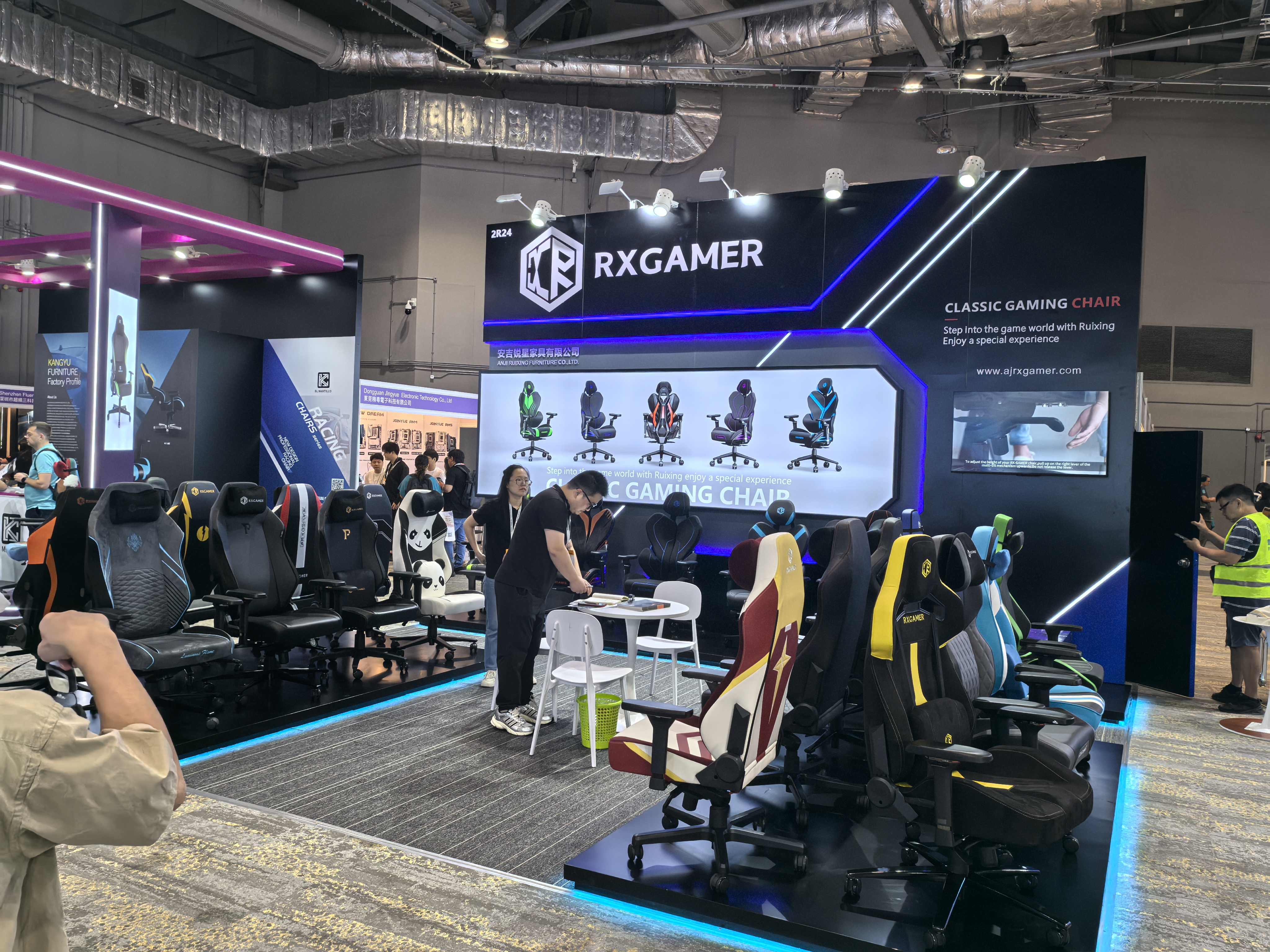 Anji Ruixing Furniture loistaa Hongkongin elektroniikkamessuilla (syksyllä) suurella menestyksellä